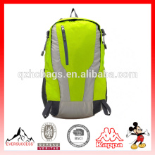 Mochila deportiva de viaje con hombro y doble hombro 30L impermeable con mochila montada en la montaña